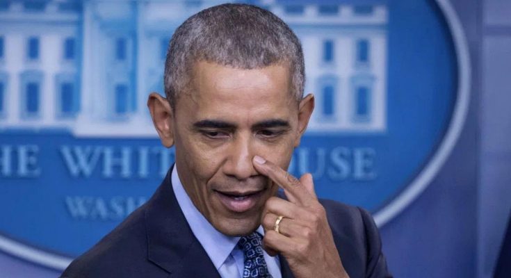 barack Obama touching his nose at a White House press briefing with viral video headline