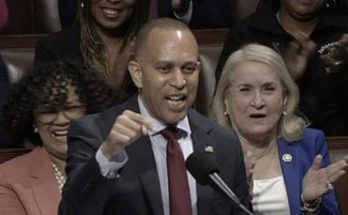 hakeem Jeffries speaks passionately at House podium with Democratic colleagues applauding