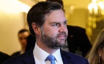 news figure speaking in a news photo